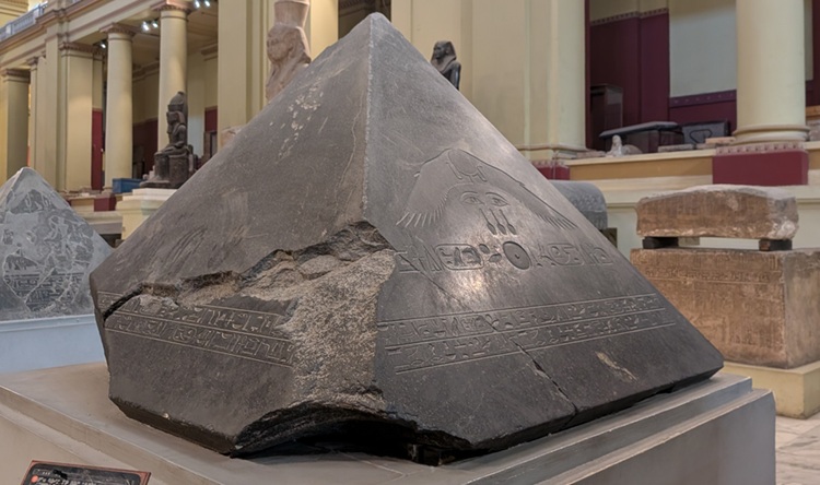 Pyramidion der Pyramide von Amenemhat III.